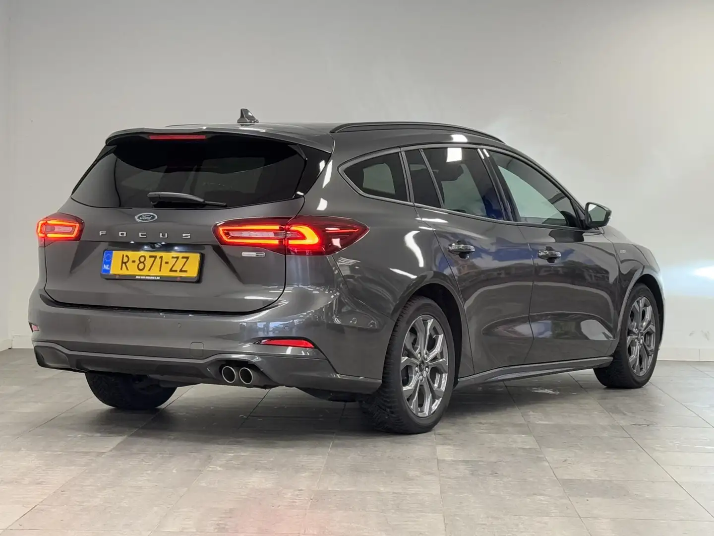 Ford Focus Wagon 1.0 EcoBoost 125 Hybrid ST Line | Achteruitr Gris - 2