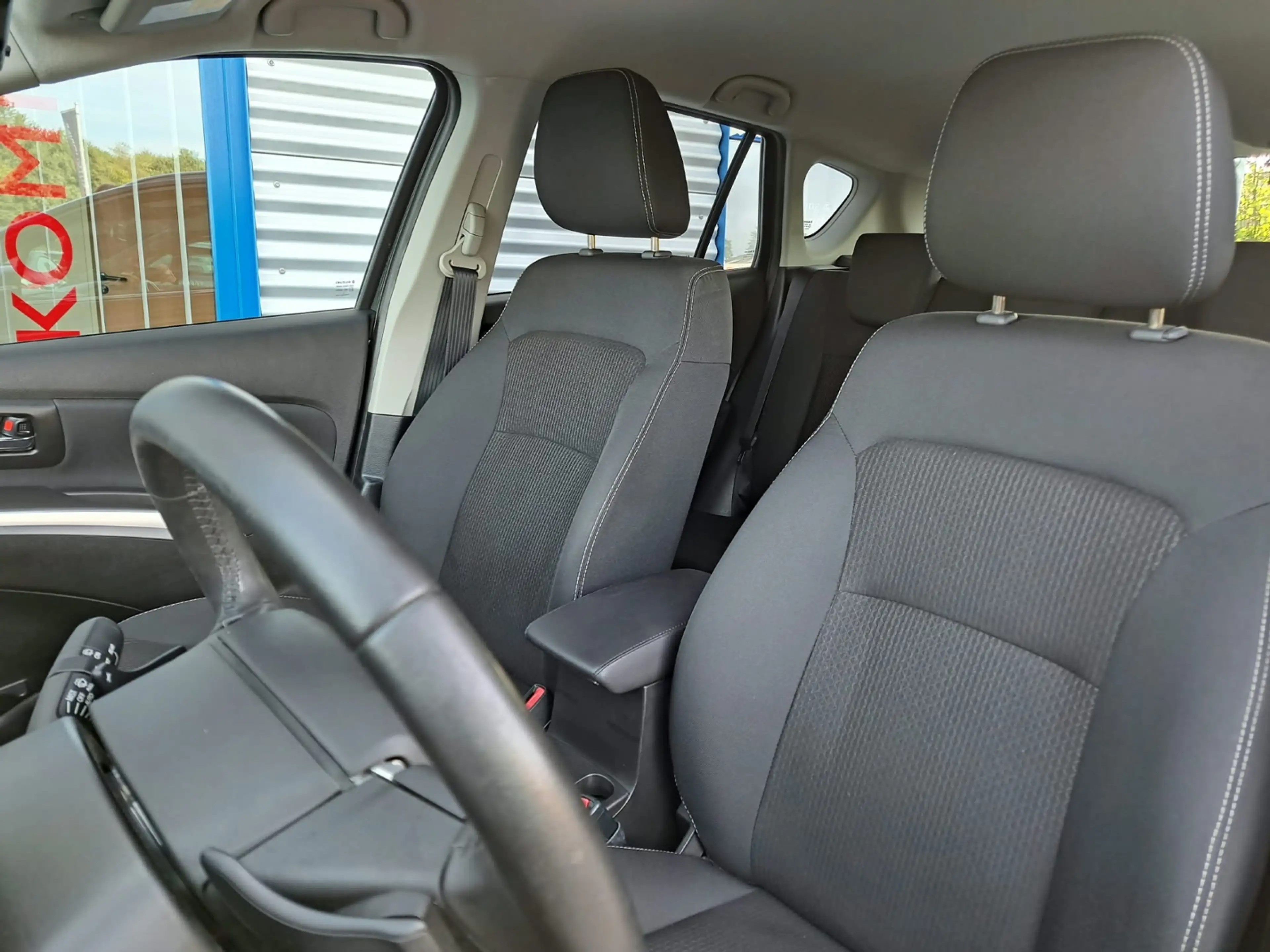 Suzuki SX4 S-Cross 1.0 Automatik "Club" *Nur 45.250 KM* NAVI — photo 9