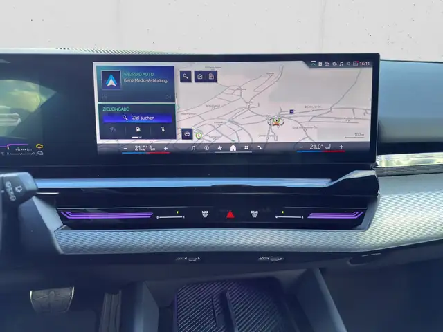 BMW 5 Series view 11