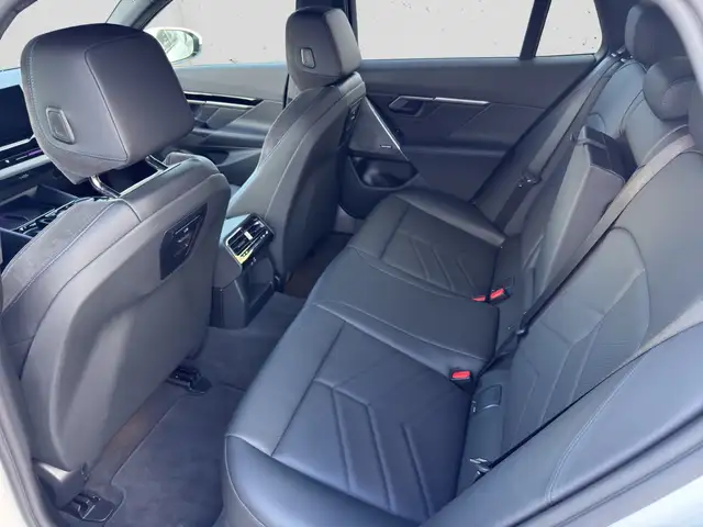 BMW 5 Series view 12