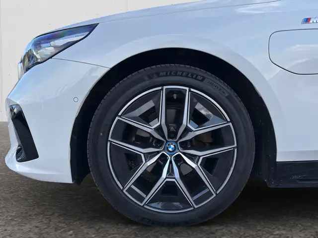 BMW 5 Series view 7