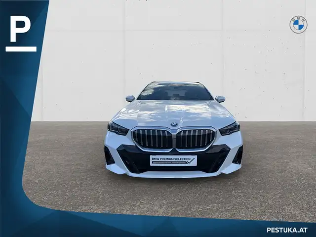 BMW 5 Series view 6