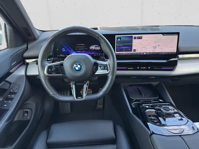BMW 5 Series view 10