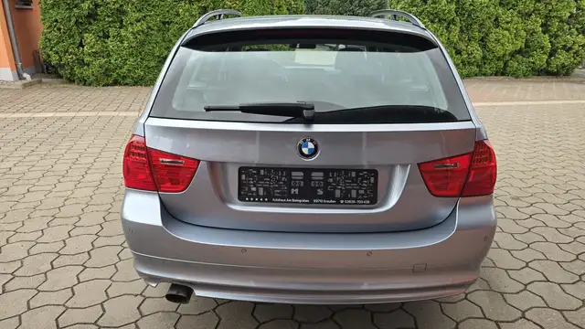 BMW 3 Series view 5