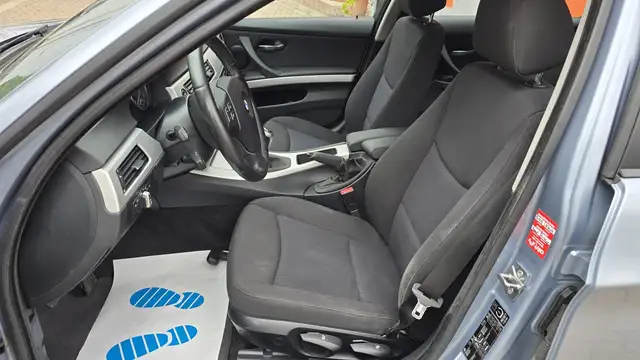 BMW 3 Series view 13