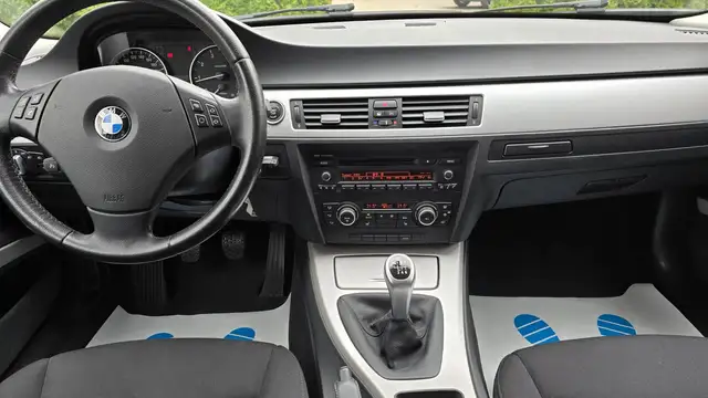 BMW 3 Series view 11