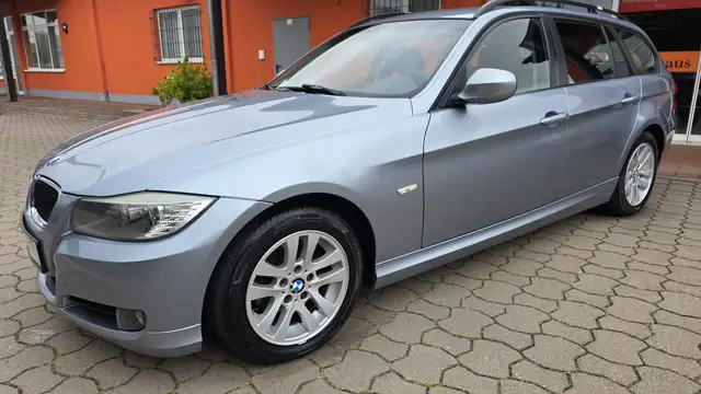 BMW 3 Series view 3