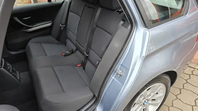 BMW 3 Series view 15