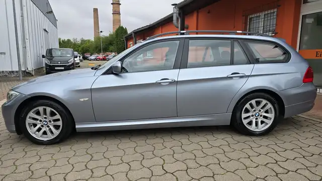 BMW 3 Series view 6