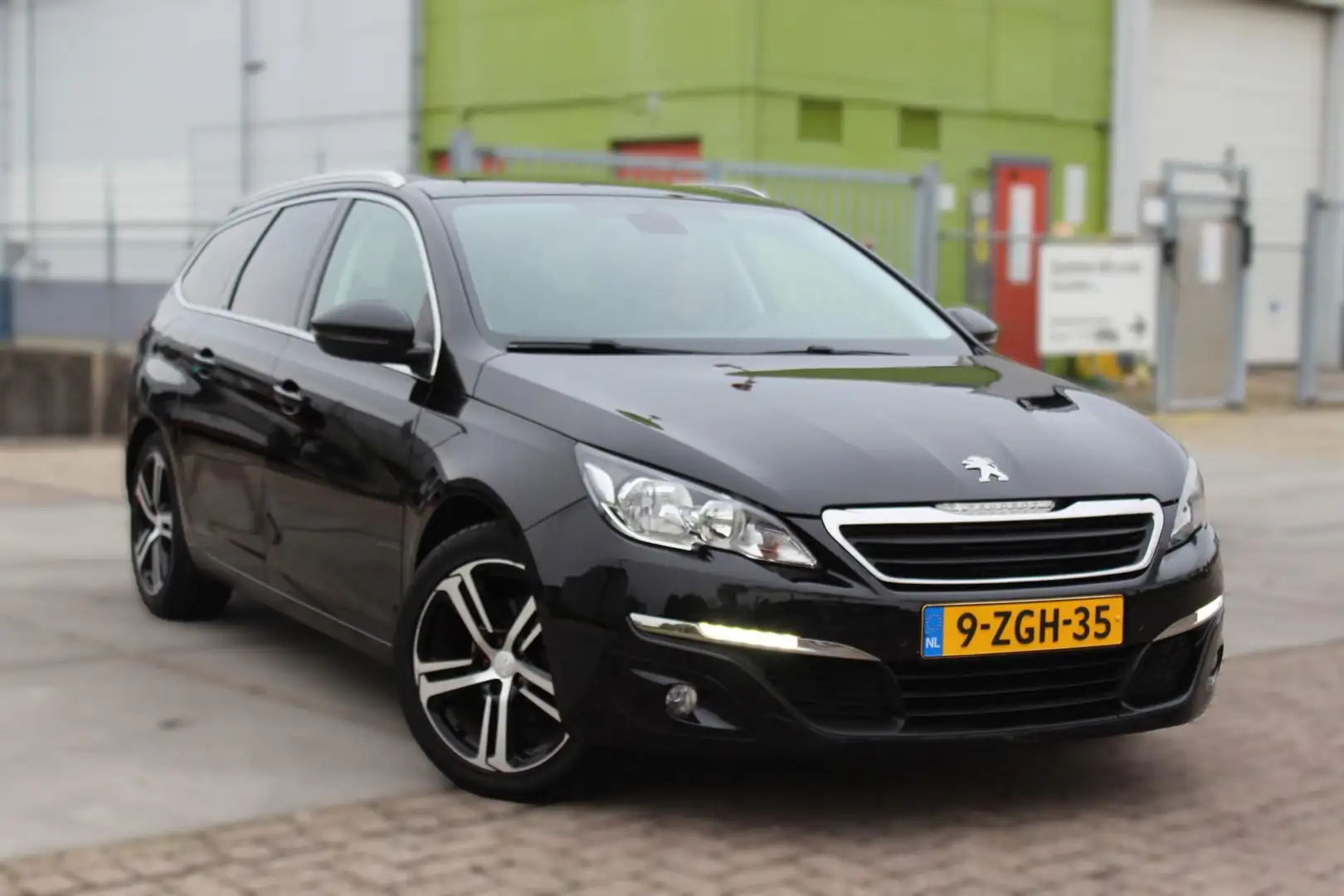 Peugeot 308 SW 1.2 PureTech Blue Lease Executive TREKHAAK NAVI Schwarz - 2