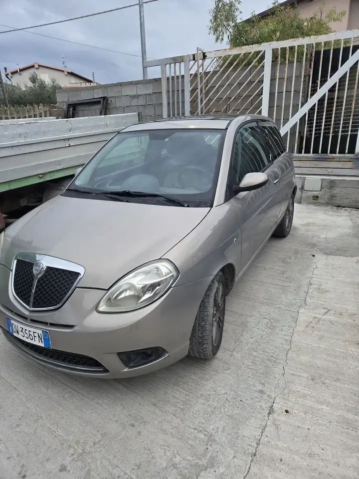 Lancia Ypsilon