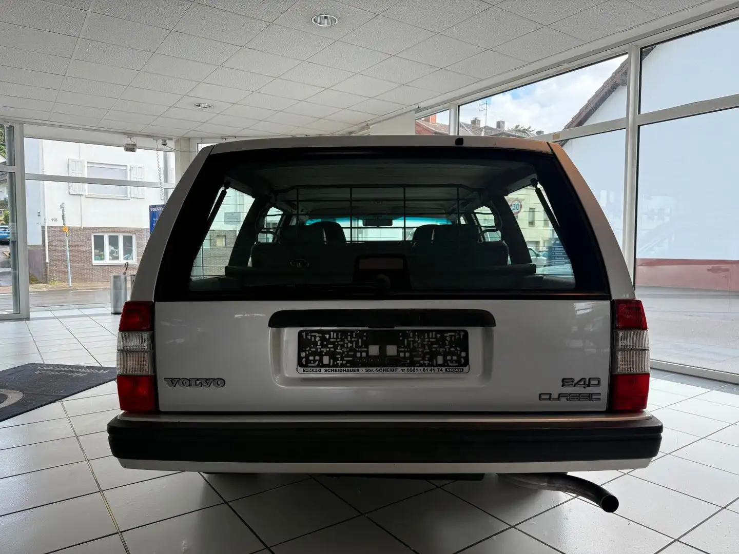 Volvo 945 Srebrny - 1