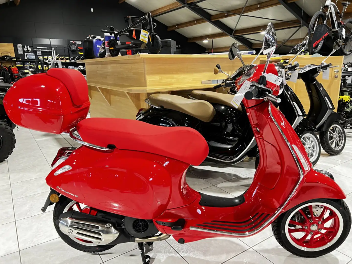 Vespa Primavera 125 RED inclus kit top case 1B00001600R7+606525M+CM273 Rosso - 1