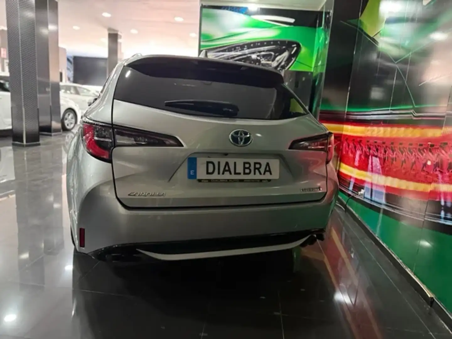 Toyota Corolla Touring Sports 125H Active Tech Gris - 2