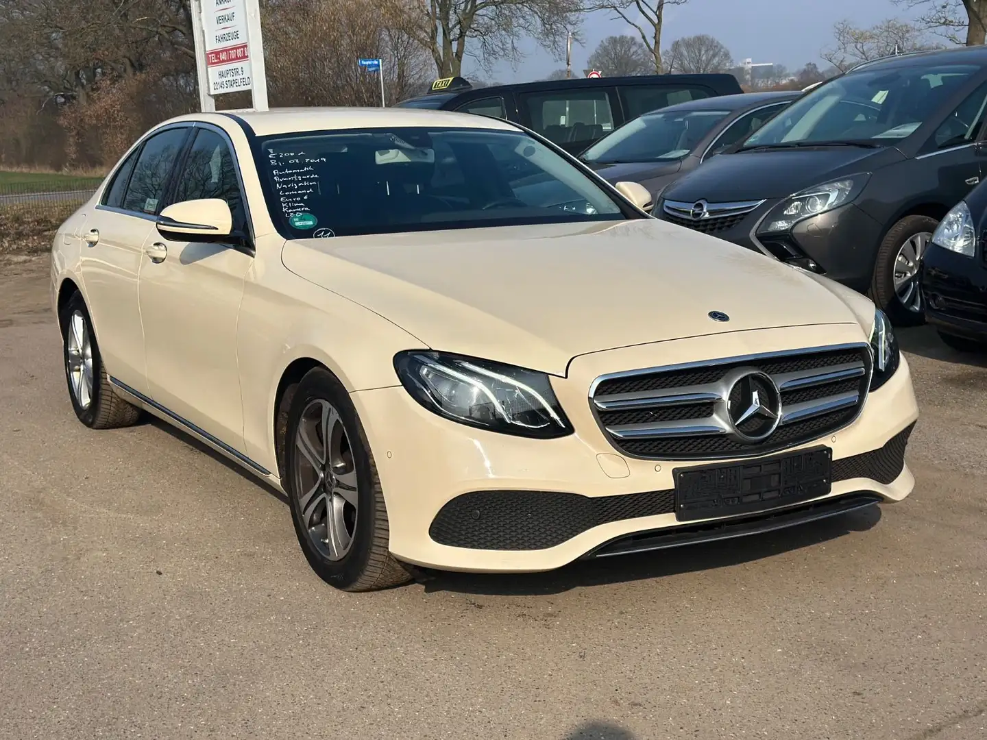 Mercedes-Benz E 200 d Avantgarde*Aut*Navi*PDC*Kam*Comand*§25a* Beige - 2