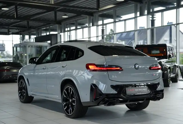 BMW X4 M view 10
