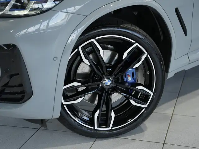 BMW X4 M view 3