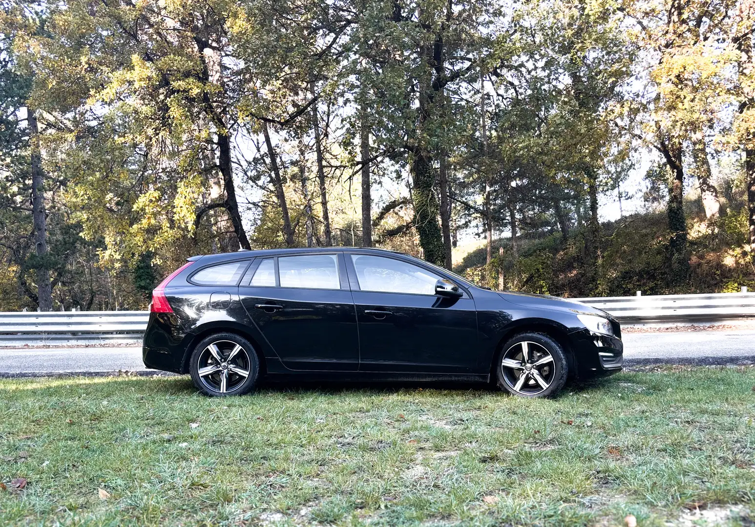 Volvo V60 V60 1.6 d2 (drive) R-design Nero - 2