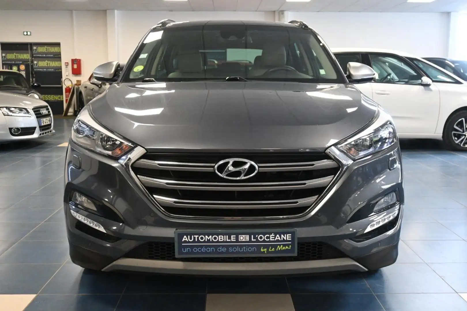 Hyundai TUCSON 1.7 CRDi 141 2WD DCT-7 Executive Gris - 2