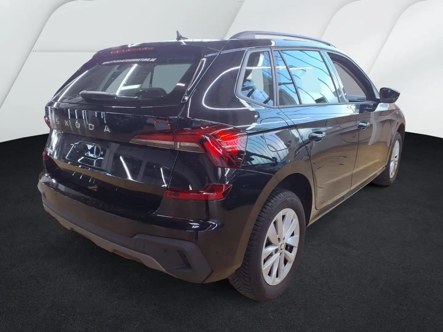 Skoda Kamiq 1.5 TSI DSG Selection Schwarz - 2