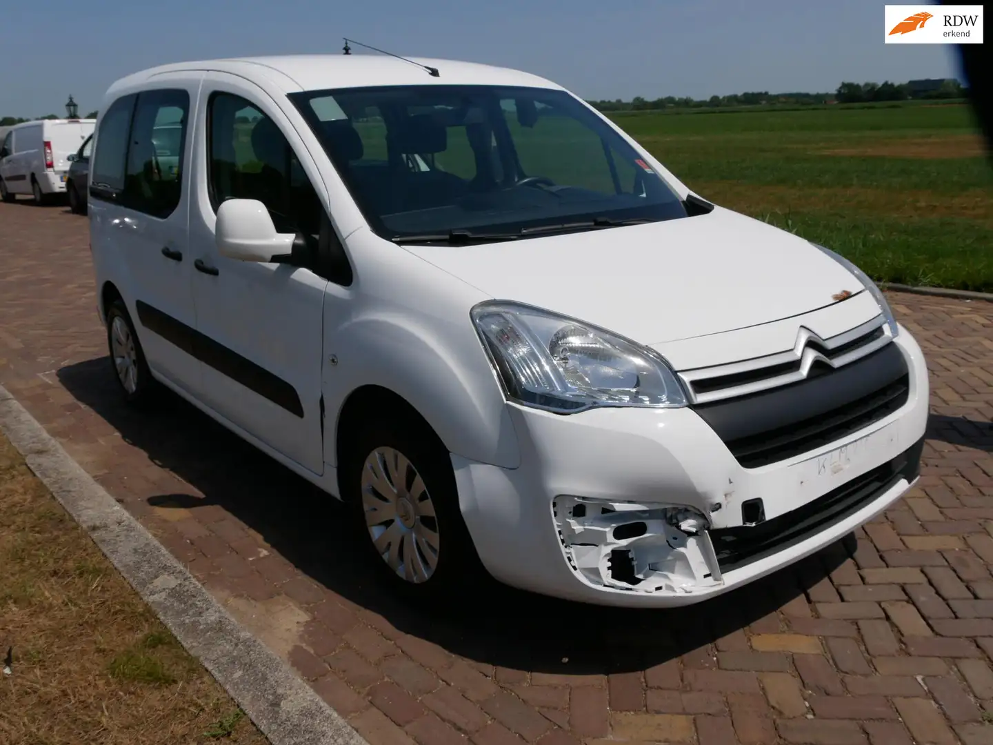 Citroen Berlingo 1.6 BlueHDi Feel 74kW 5-PERS AC 2XDOOR ** 2999 NET Wit - 1