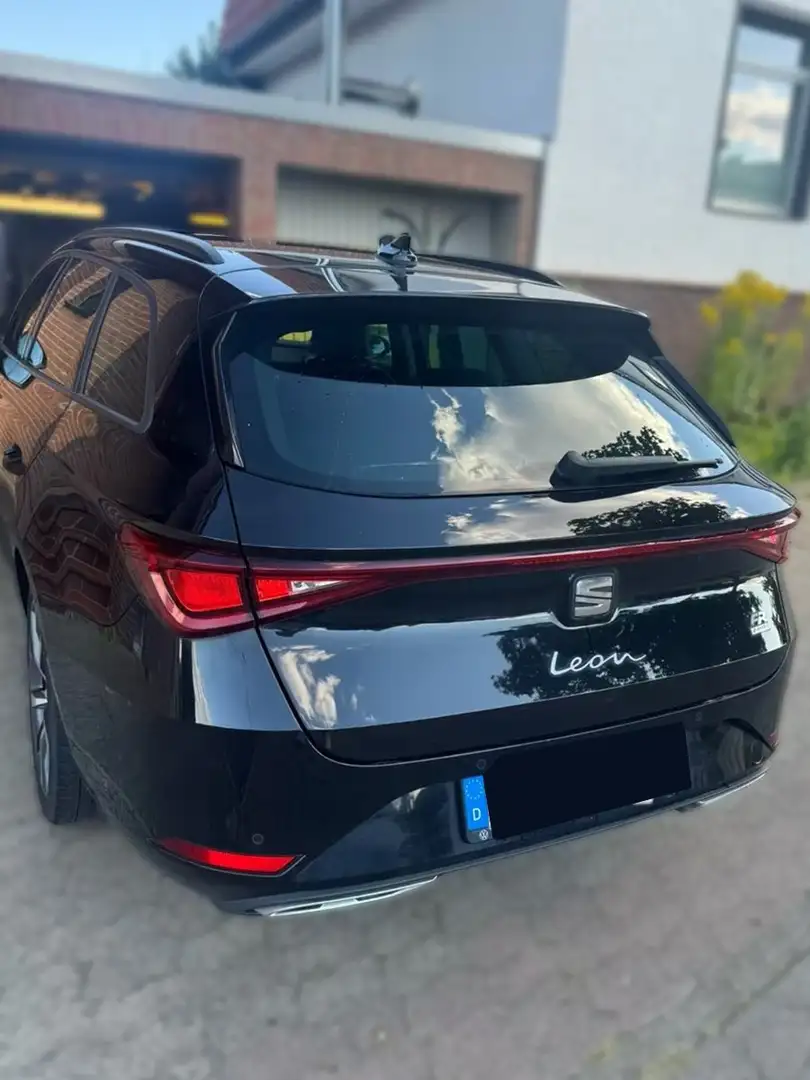 SEAT Leon e-Hybrid Sportstourer FR Чорний - 2