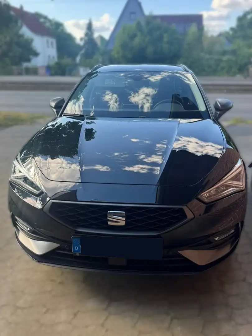 SEAT Leon e-Hybrid Sportstourer FR Чорний - 1