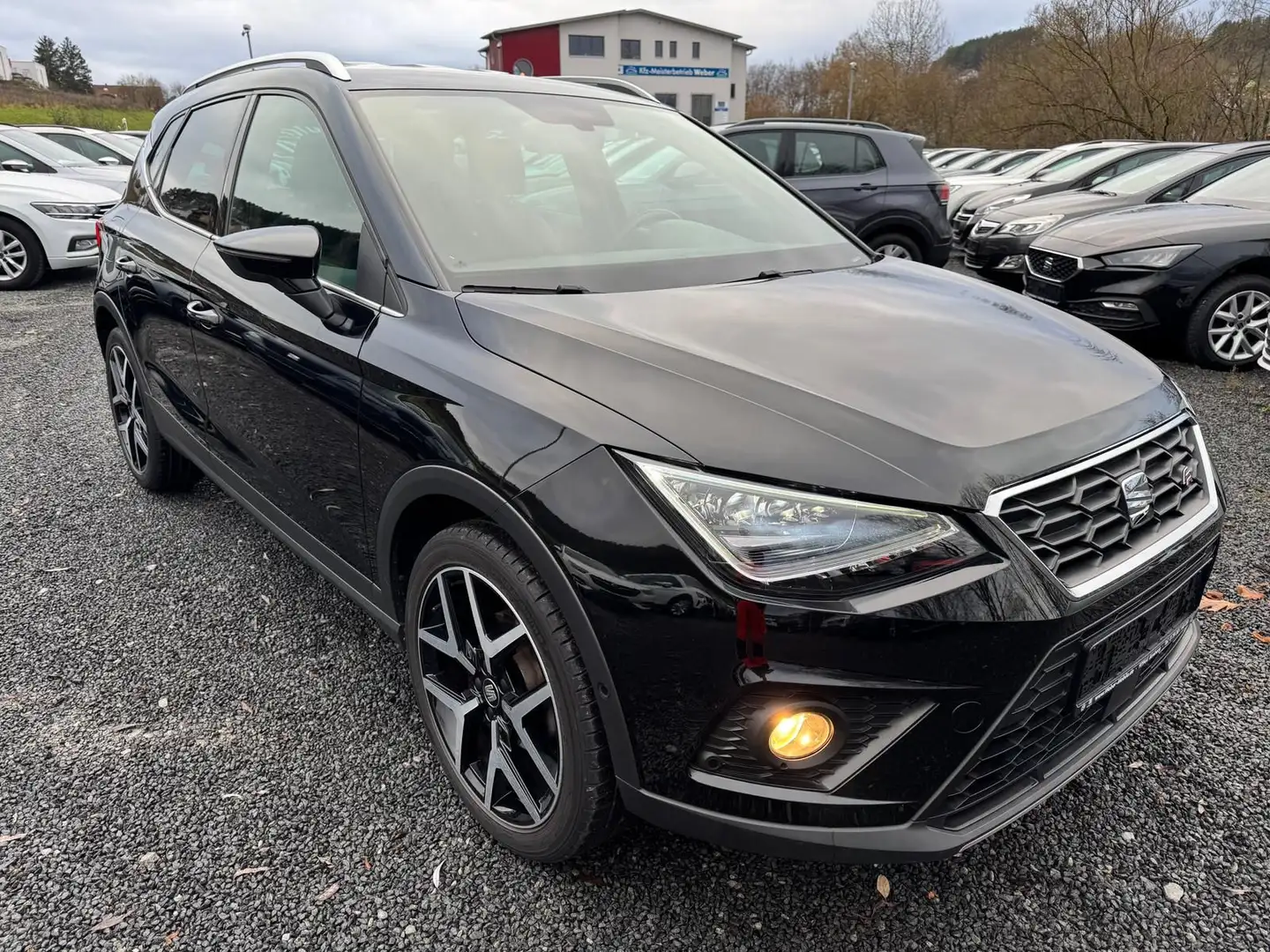 SEAT Arona 1.0 TSI *FR*PDCHI+VO+KAMERA*AHK-ABN*NAVI*A Noir - 1