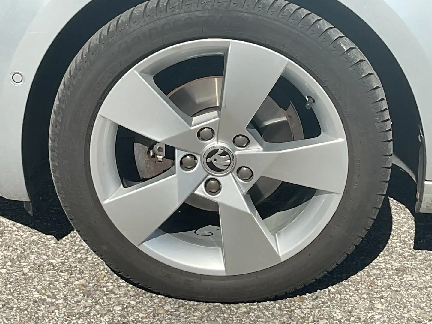 Skoda Octavia Kombi 1,6 TDI Style - ACC - AHK - el. Heckklappe Silber - 2