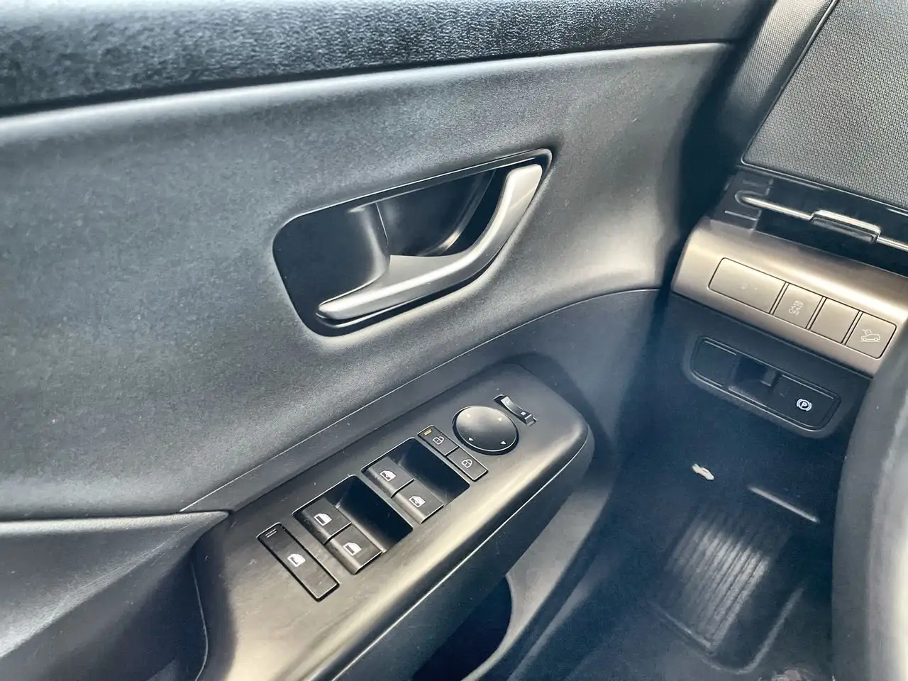 Hyundai KONA снимка Hyundai KONA