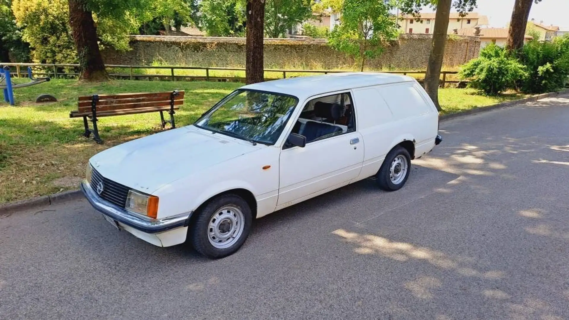 Opel Rekord delivery van Bianco - 1