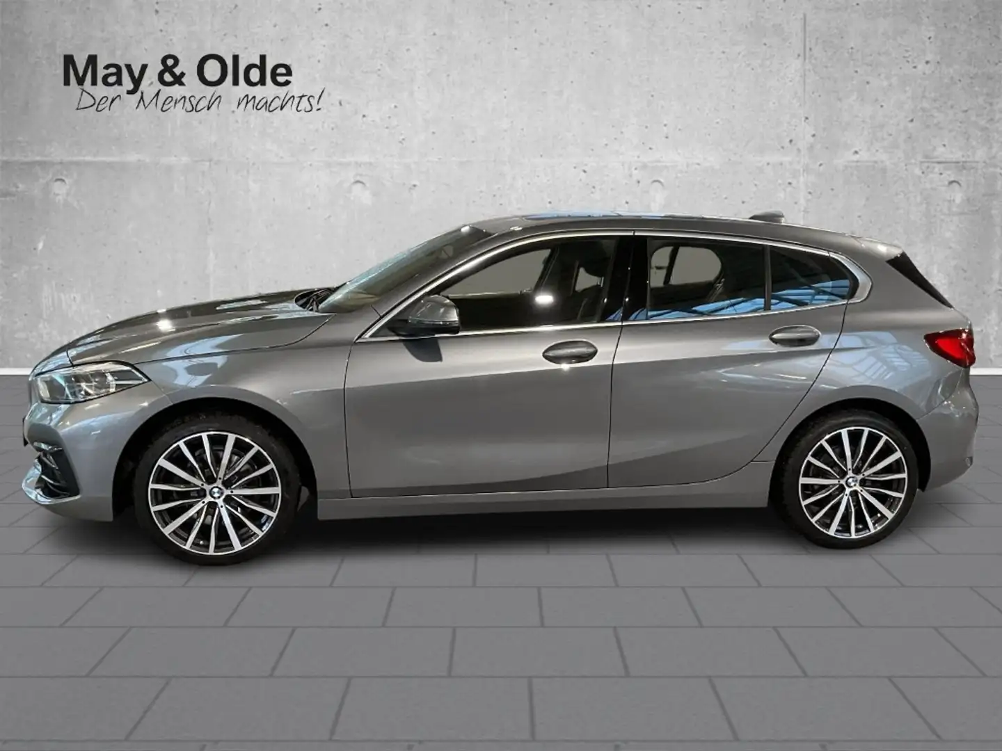 BMW 118 d Aut Sport Line AHK Pano Navi LED SHZ PDC Grau - 2