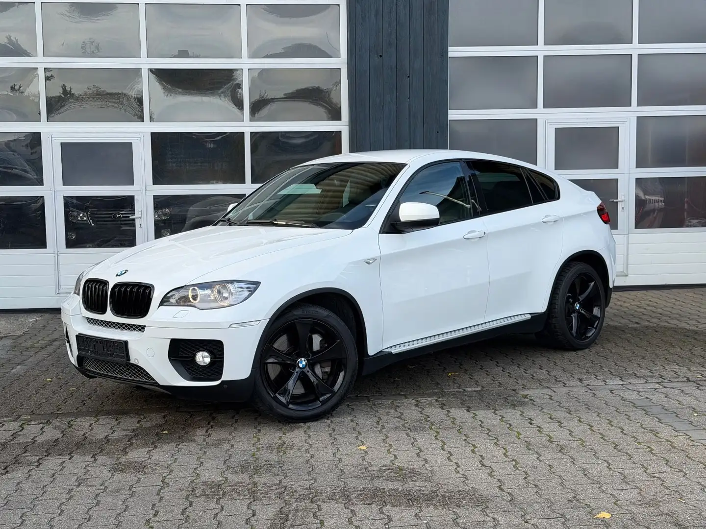 BMW X6 Baureihe X6 xDrive50i/Leder/Head-Up/Memo/Kamera Weiß - 1