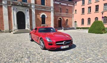 6.3 V8