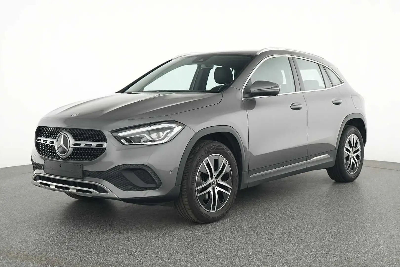 Mercedes-Benz GLA 180 Off-Roader|Tempomat|LaneAssist|Camera|Mbux|Carplay Gris - 2