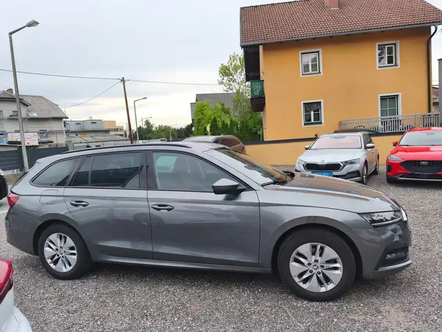 Skoda Octavia view 4