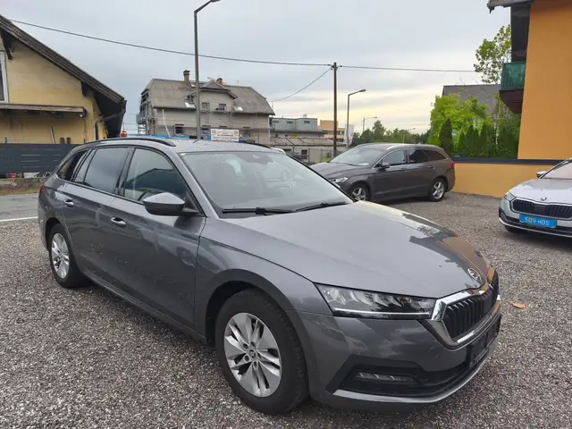 Skoda Octavia view 5