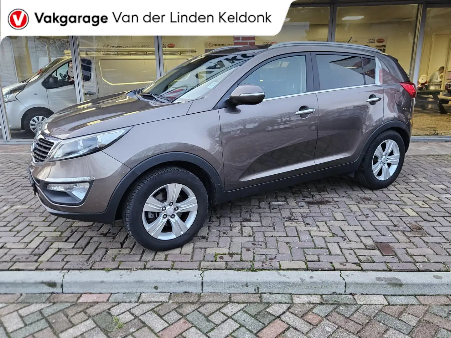 Kia Sportage 2.0 X-ecutive Plus Pack First Edition Braun - 1