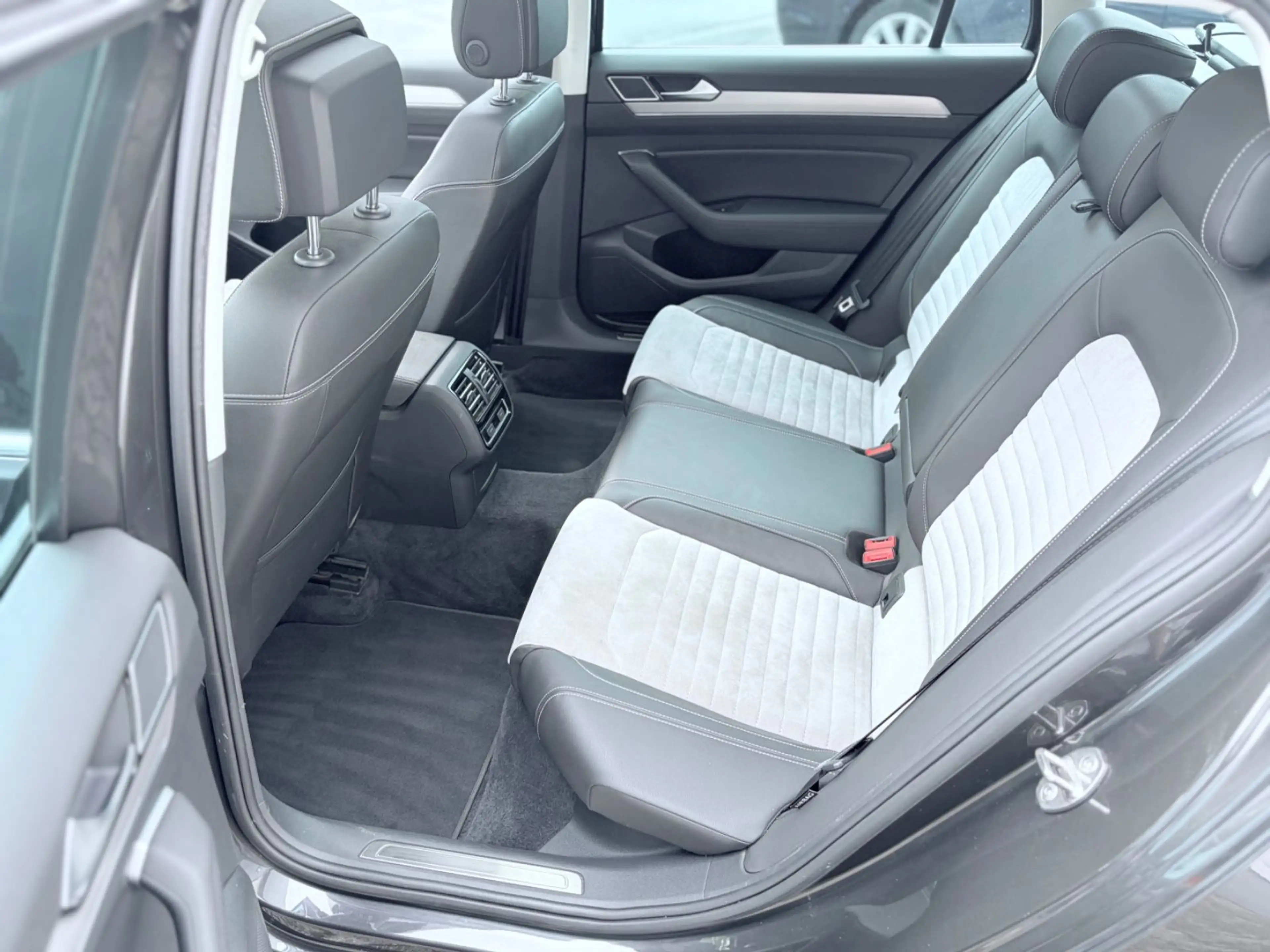 Volkswagen Passat Variant Highline Automatik LED AHK Kamera — photo 15