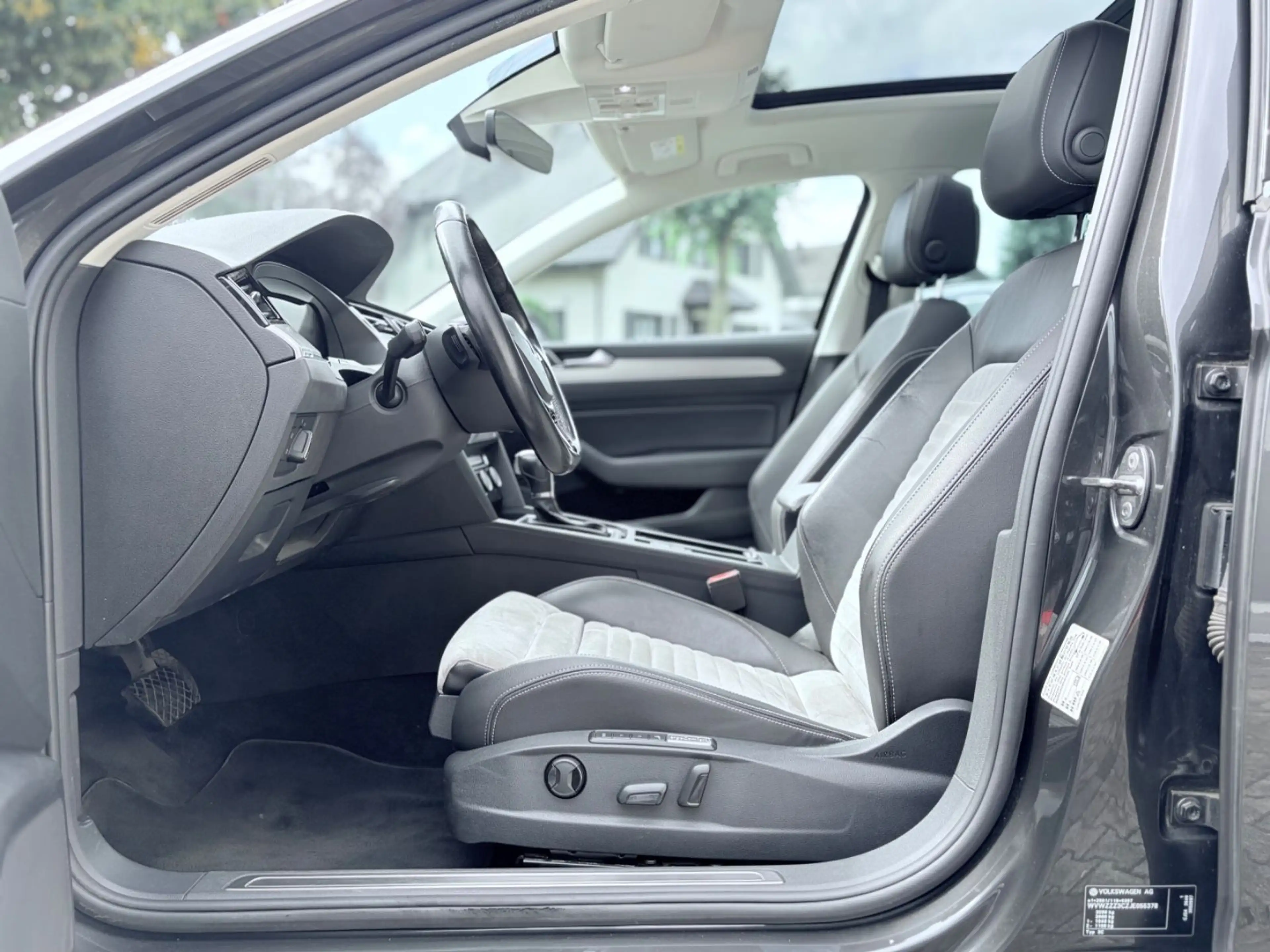 Volkswagen Passat Variant Highline Automatik LED AHK Kamera — photo 10