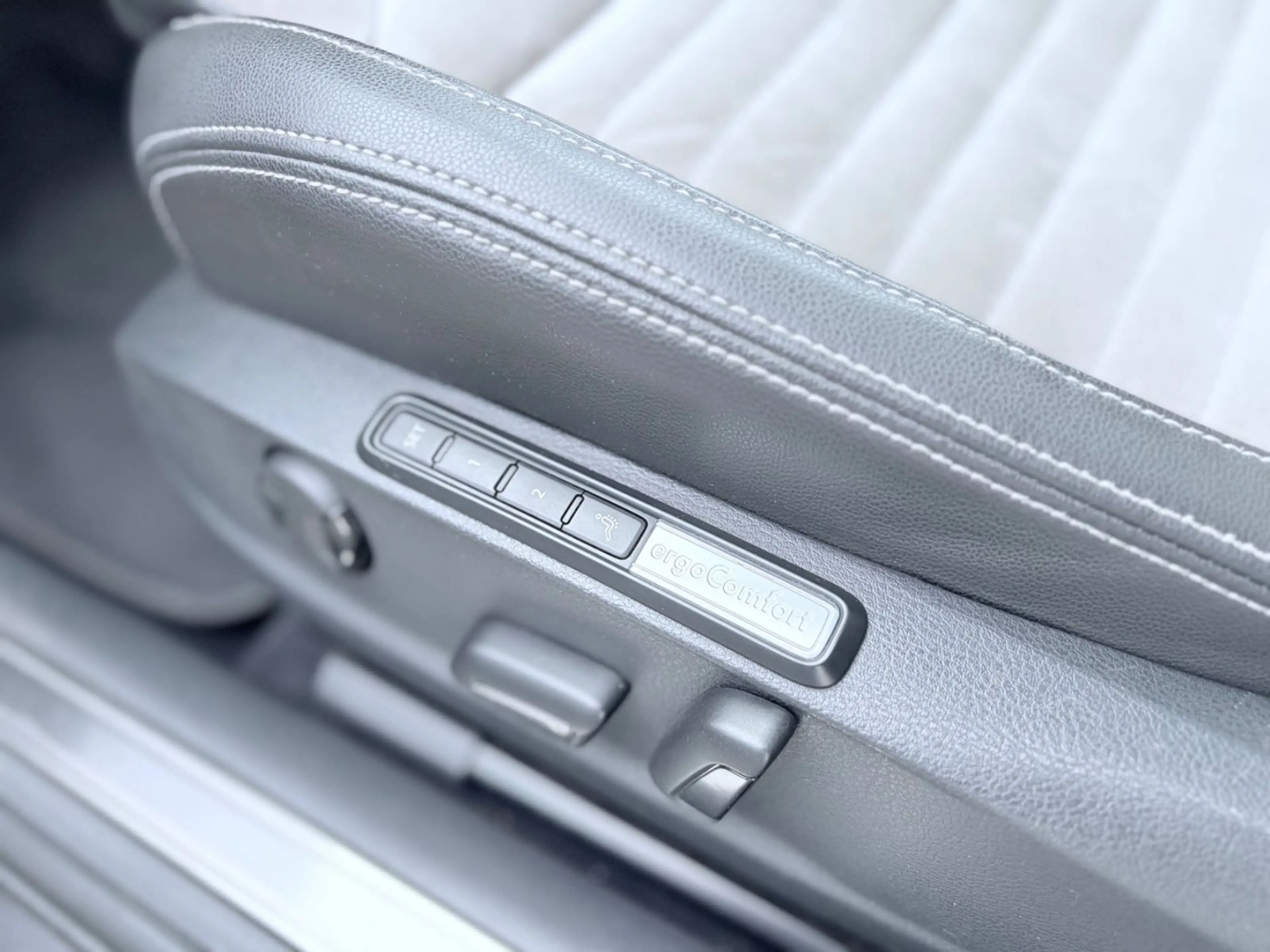 Volkswagen Passat Variant Highline Automatik LED AHK Kamera — photo 13