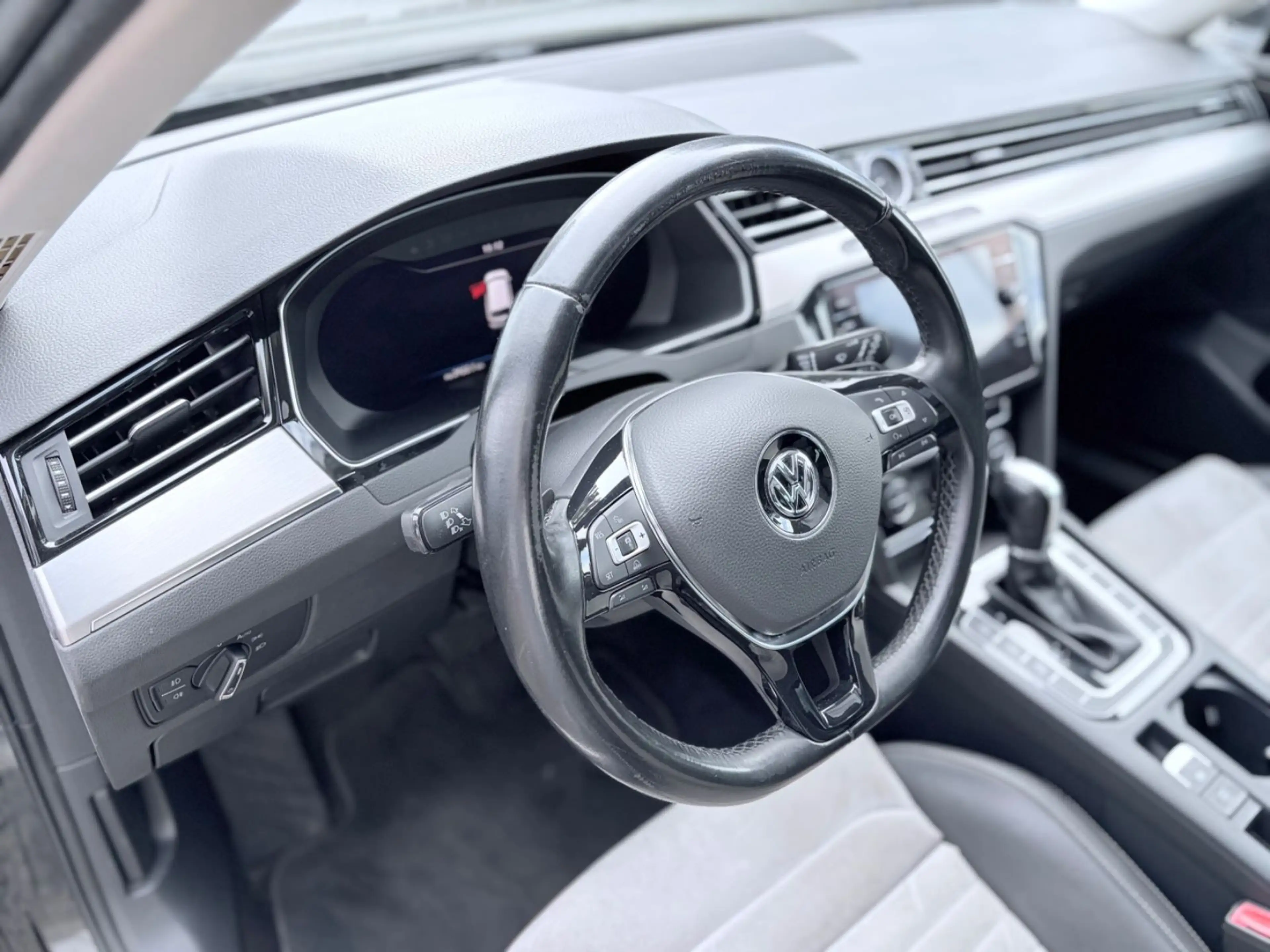 Volkswagen Passat Variant Highline Automatik LED AHK Kamera — photo 14