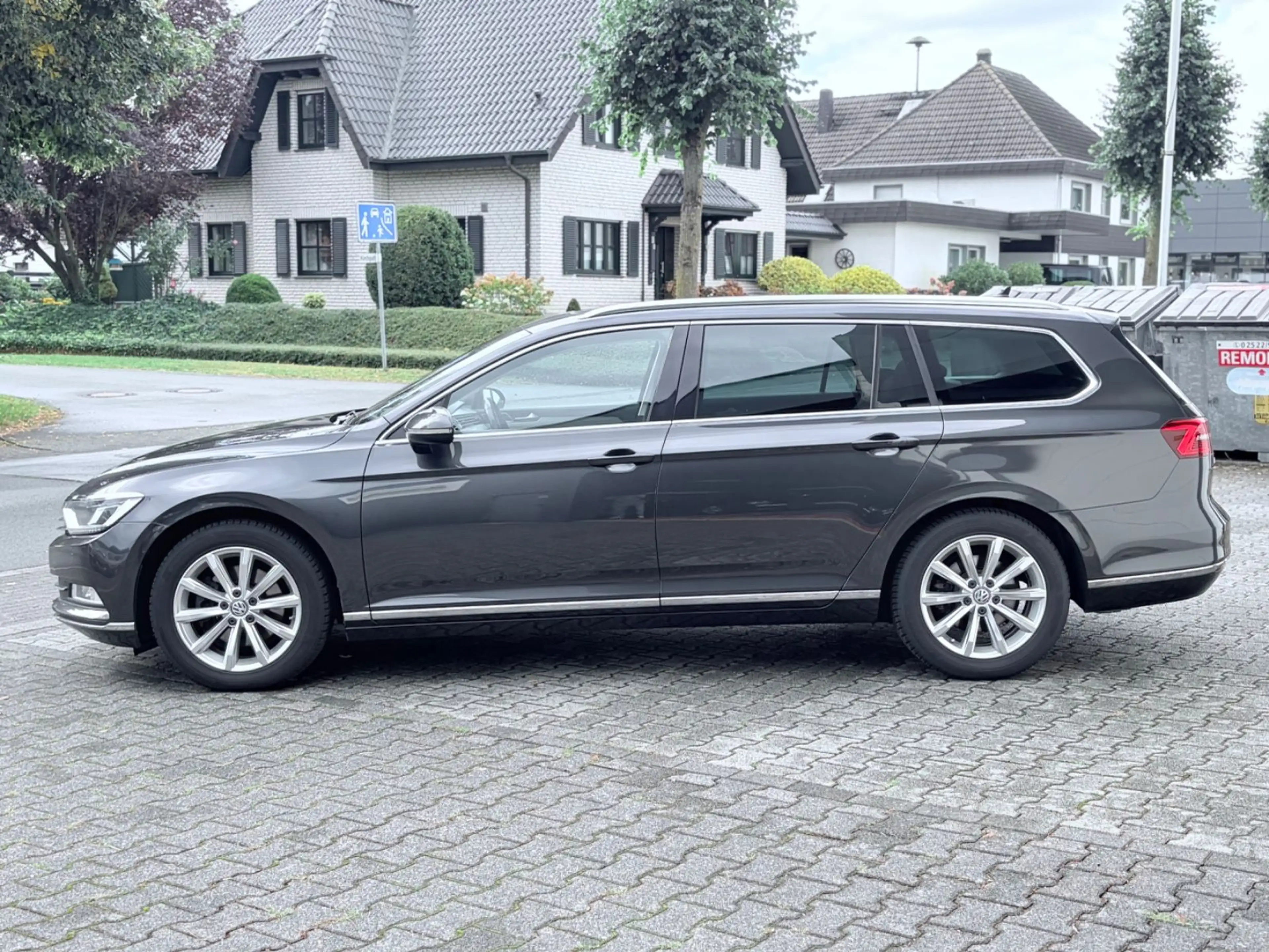 Volkswagen Passat Variant Highline Automatik LED AHK Kamera — photo 9