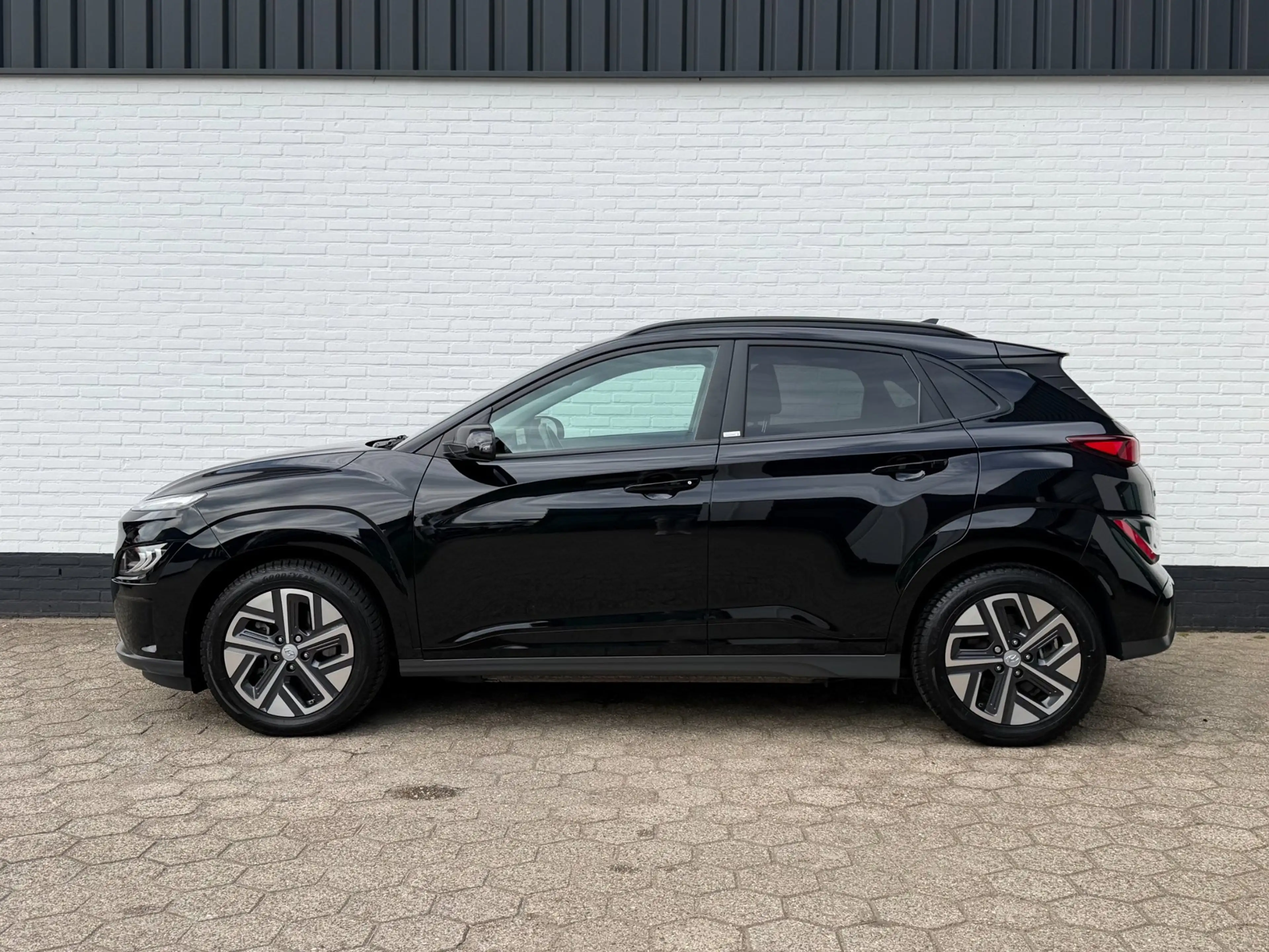 Hyundai KONA EV Premium 64 kWh ACC l WARMTEPOMP l SoH 99% l CAM — photo 2