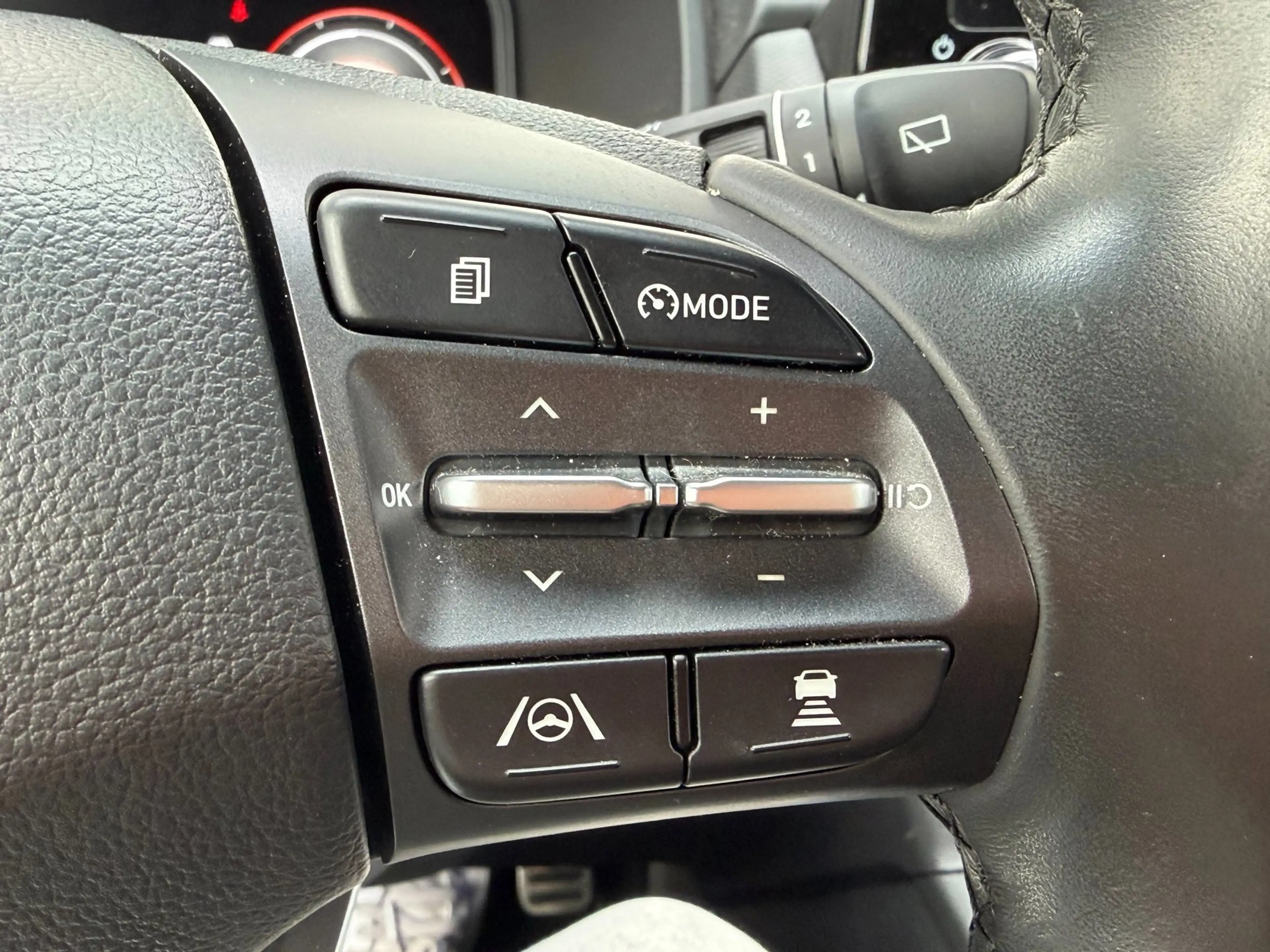 Hyundai KONA EV Premium 64 kWh ACC l WARMTEPOMP l SoH 99% l CAM — photo 18