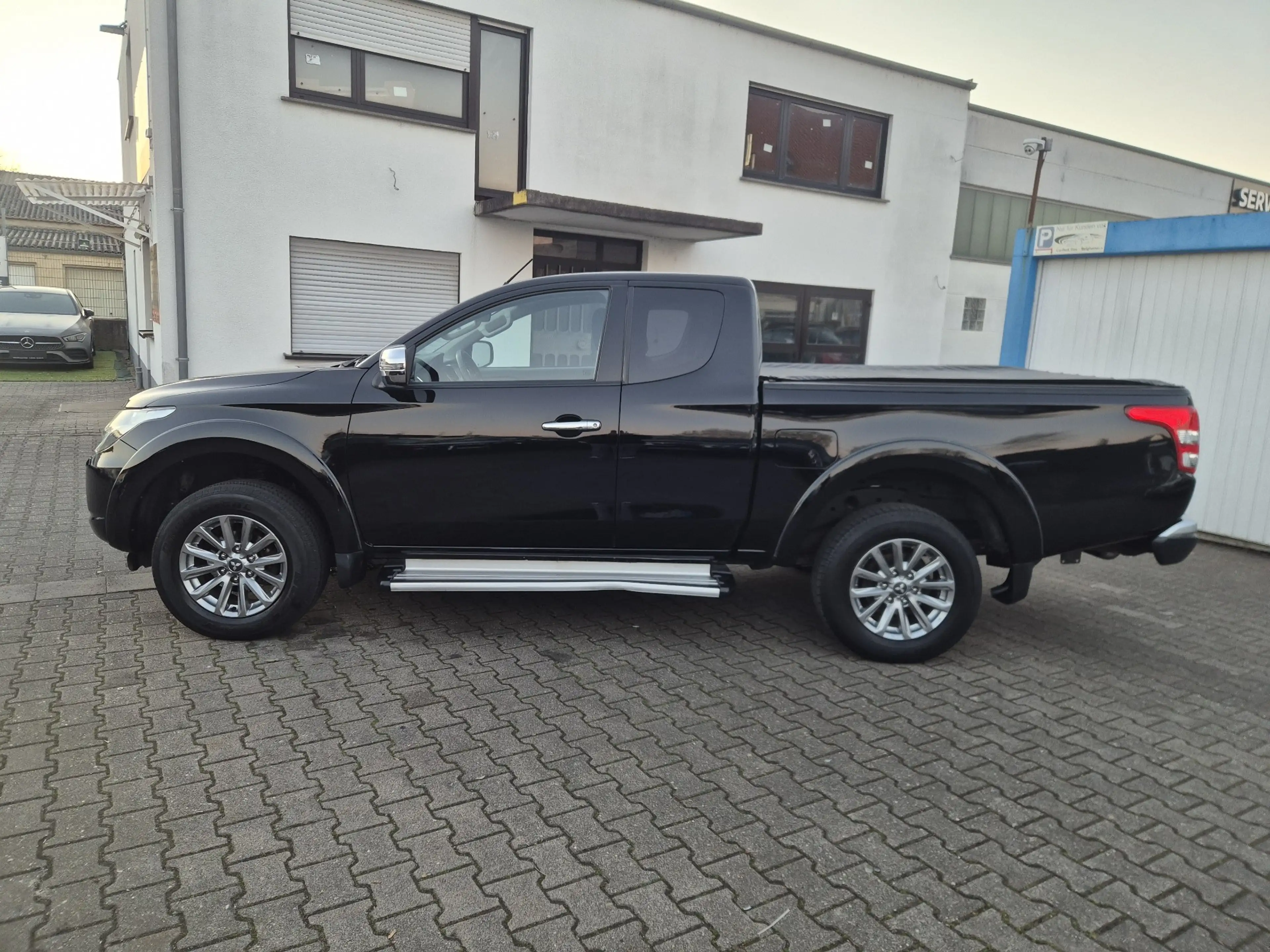 Mitsubishi L200 Plus Club Cab 4WD *AHK 3.0 To. / Top Optik* — photo 6