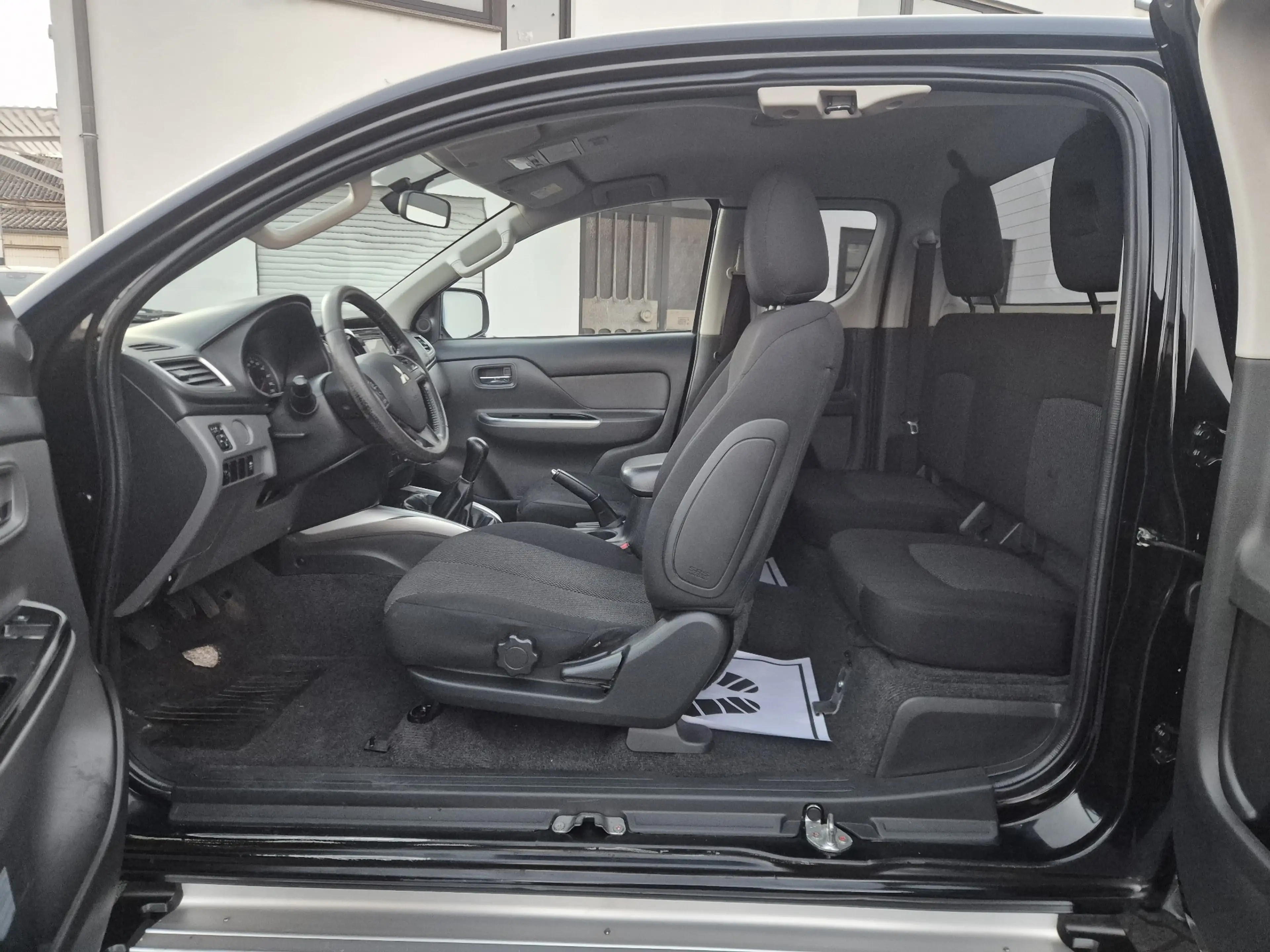 Mitsubishi L200 Plus Club Cab 4WD *AHK 3.0 To. / Top Optik* — photo 14