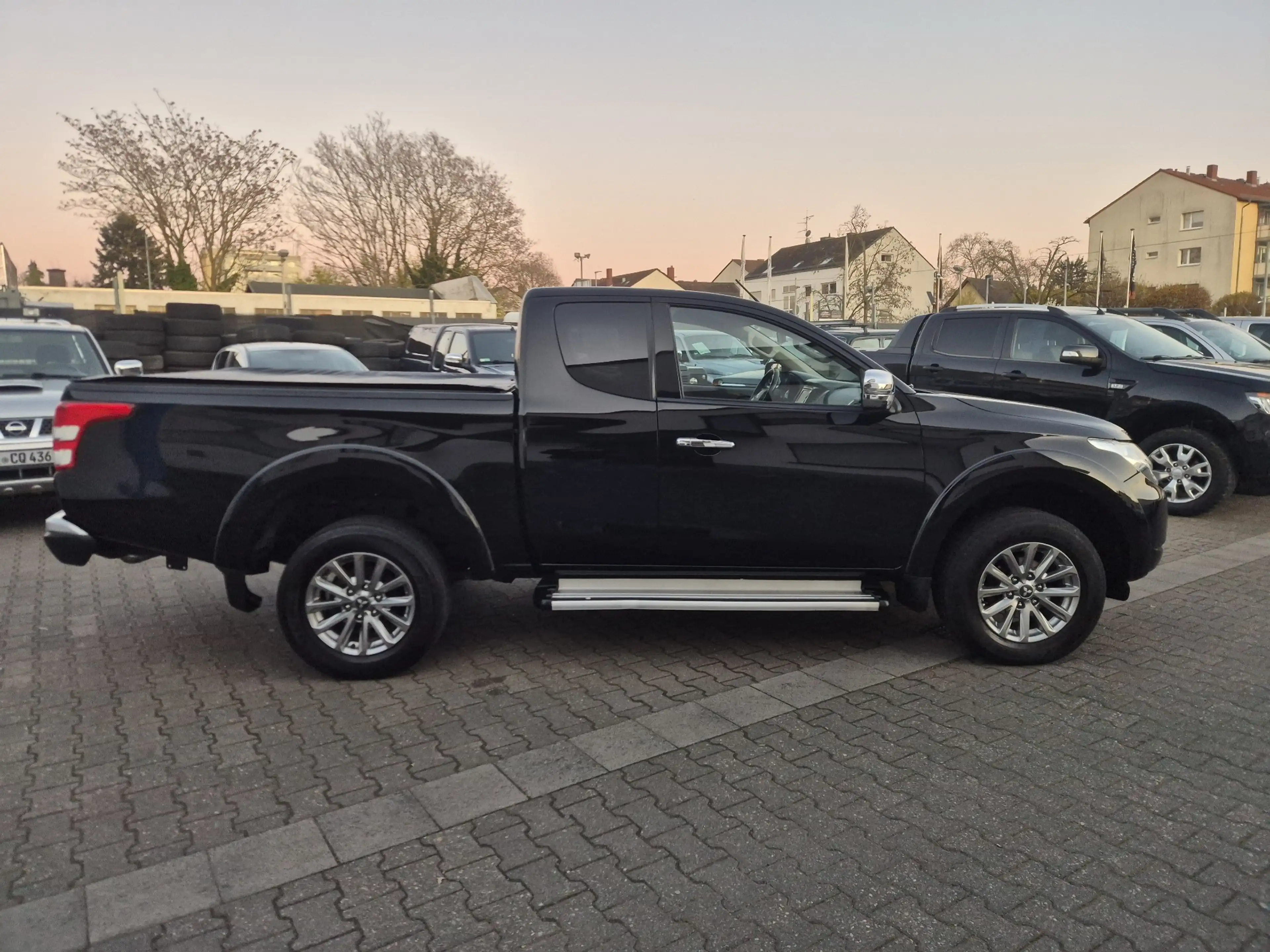 Mitsubishi L200 Plus Club Cab 4WD *AHK 3.0 To. / Top Optik* — photo 10