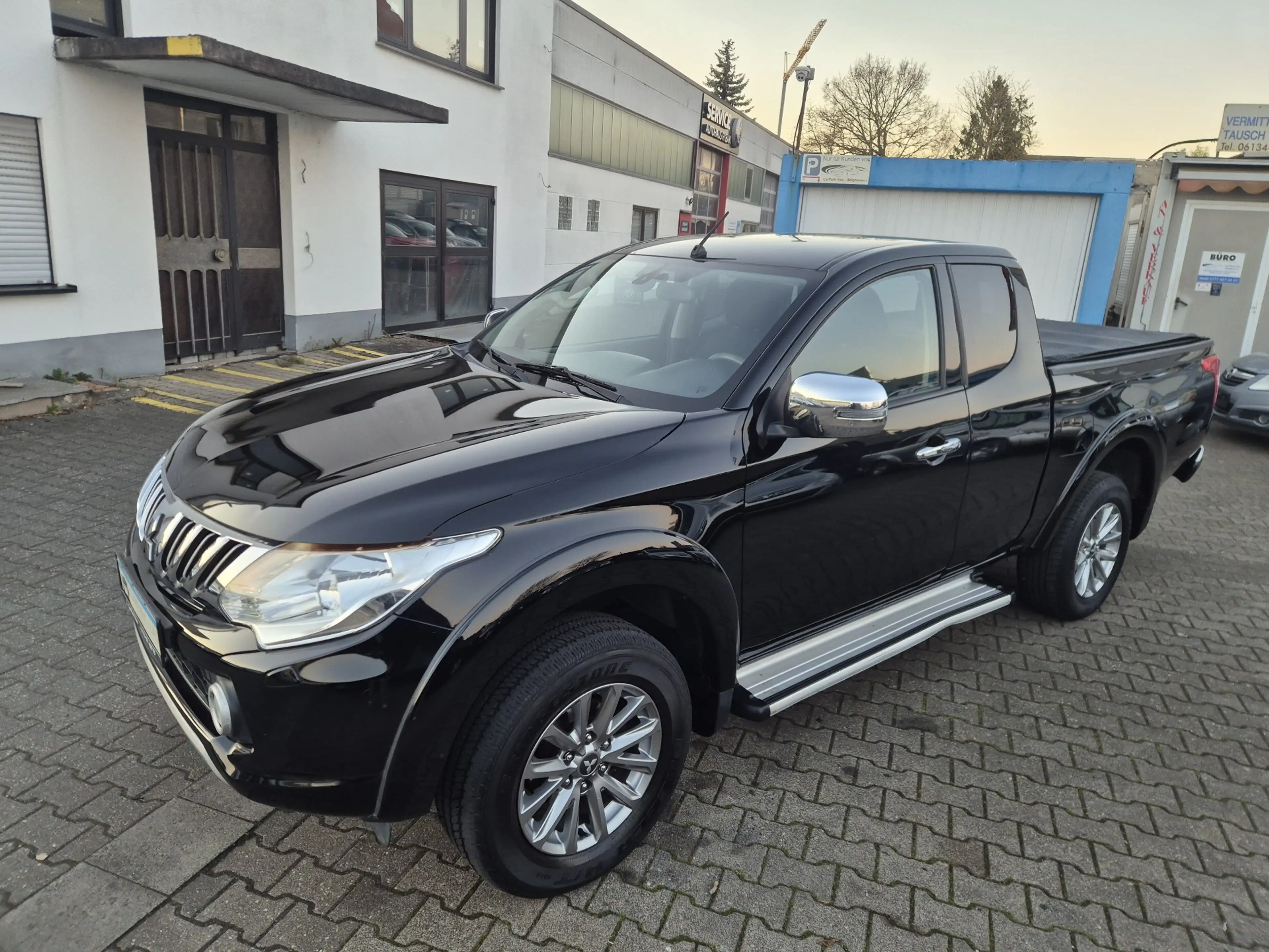 Mitsubishi L200 Plus Club Cab 4WD *AHK 3.0 To. / Top Optik* — photo 4