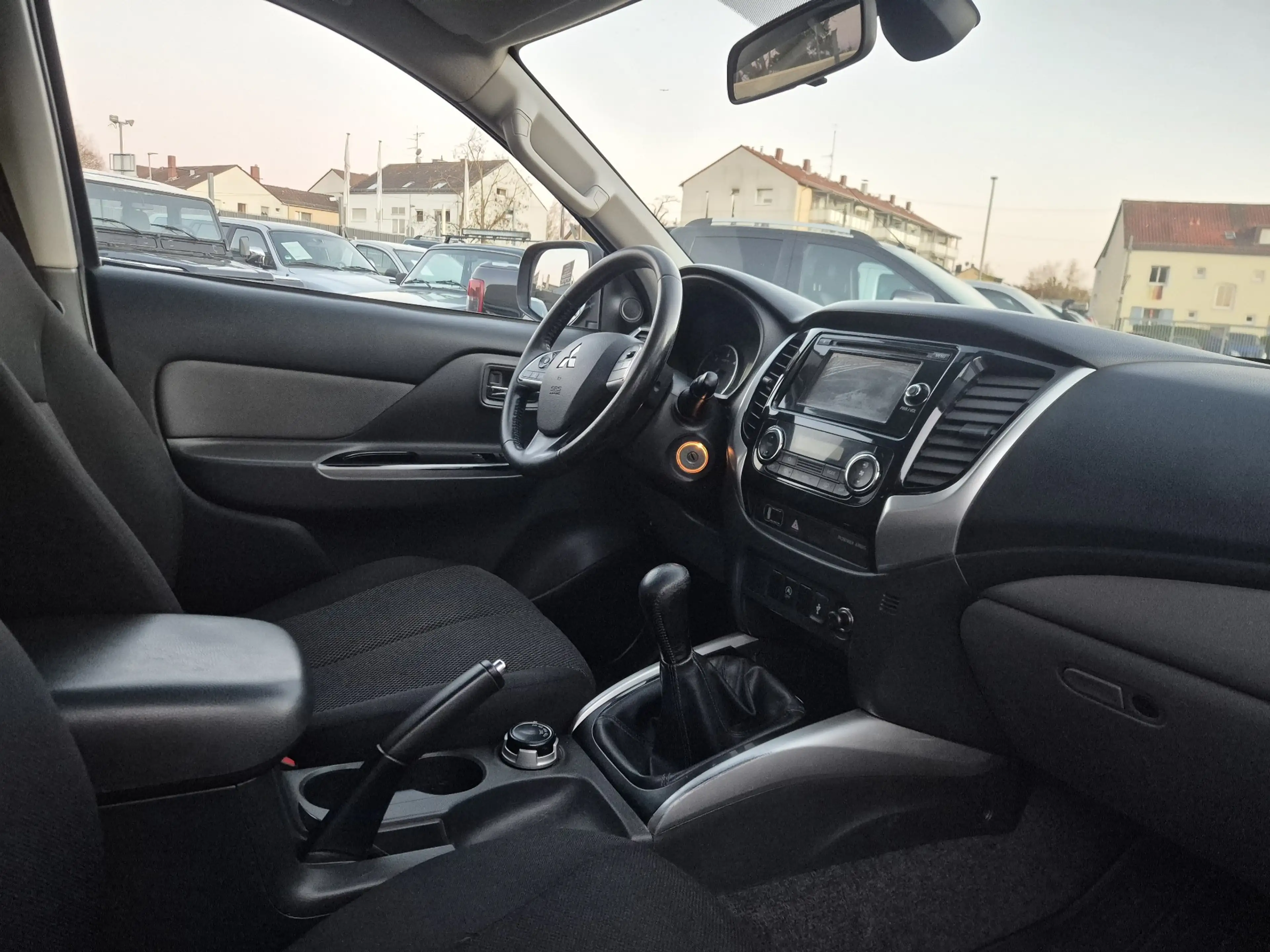 Mitsubishi L200 Plus Club Cab 4WD *AHK 3.0 To. / Top Optik* — photo 11